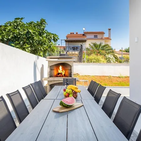 Villa Mateo Póla